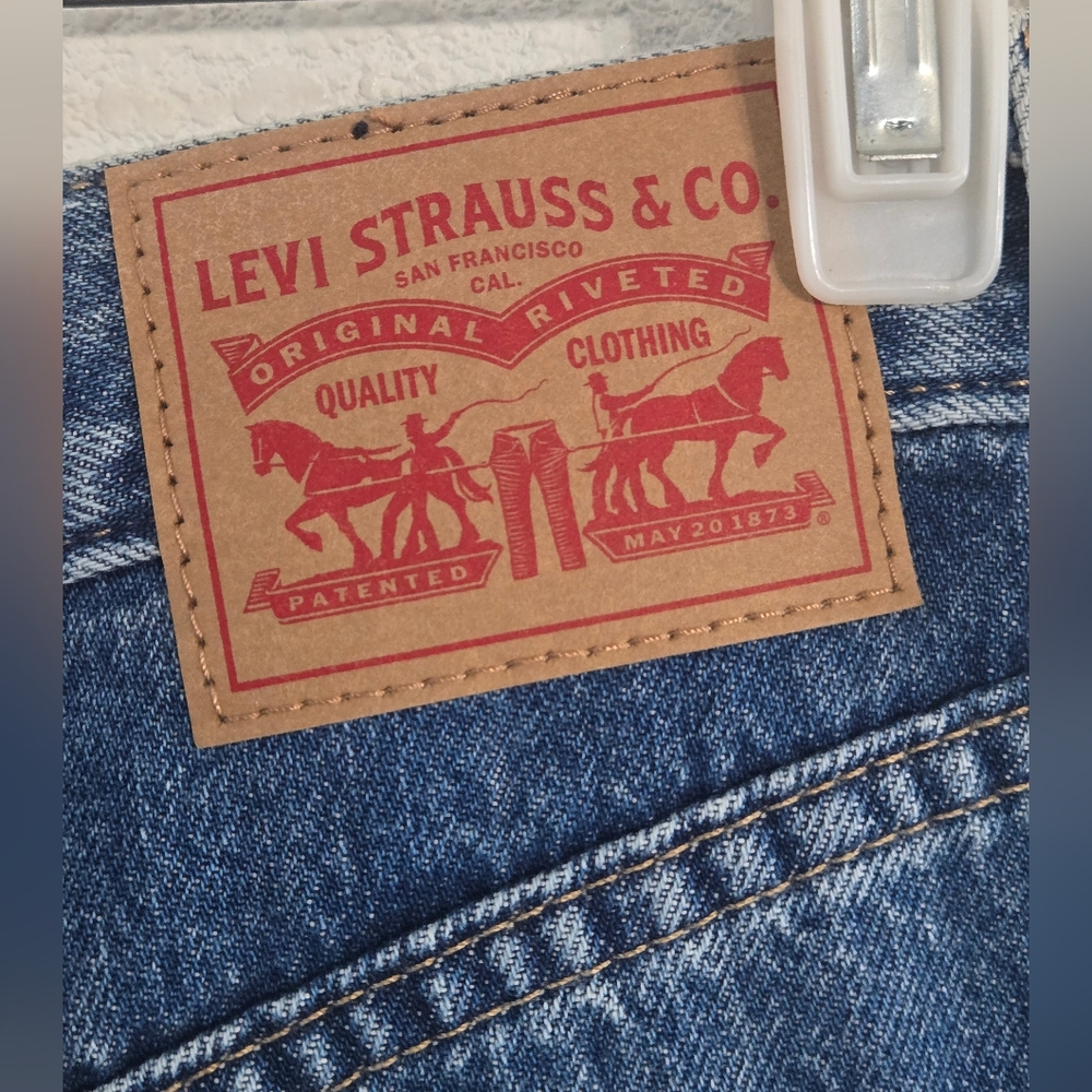 Levi's High Waisted Mom Short  Blue Denim Shorts - Picture 5 of 9